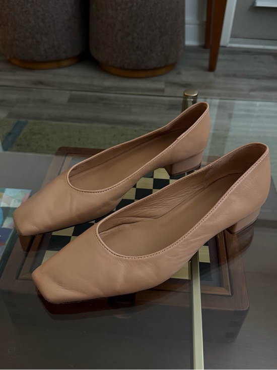Everlane Shoes - Everlane Nude Tan Low Block Heel Pumps